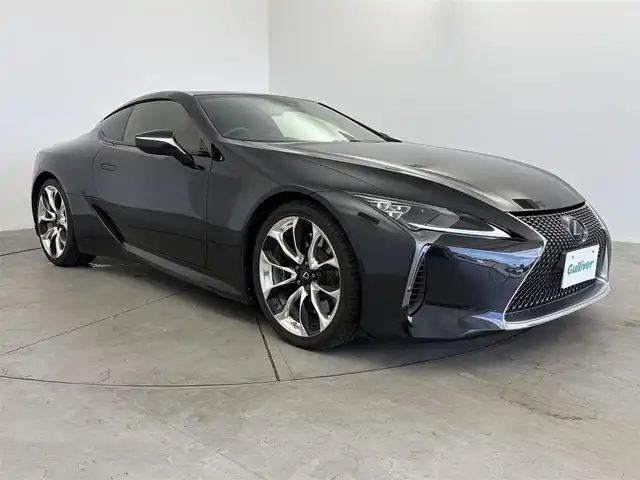 レクサス ＬＣ 500h Lパッケージ 愛知県 2017(平29)年 5.8万km グラファイトブラックガラスフレーク ガラスパノラマルーフ/イデアル車高調/ワンオフチタンルーフマフラー/TRDトランクスポイラー/レクサスセーフティセンス/　　・プリクラッシュセーフティ/　　・レーンキーピングアシスト/　　・オートマチックハイビーム/　　・レーダークルーズコントロール/ブラインドスポットモニター/ヘッドアップディスプレイ/純正12.3インチナビ/　　CD/DVD/BT/フルセグ/バックカメラ/ビルトインETC2.0/パドルシフト/ステアリングヒーター/本革シート/メモリ付パワーシート/シートヒーター/ベンチレーション/パワートランクリッド/純正LEDヘッドライト/純正21インチアルミホイール