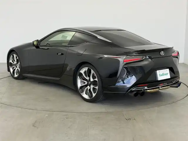 レクサス ＬＣ 500h Lパッケージ 愛知県 2017(平29)年 5.8万km グラファイトブラックガラスフレーク ガラスパノラマルーフ/イデアル車高調/ワンオフチタンルーフマフラー/TRDトランクスポイラー/レクサスセーフティセンス/　　・プリクラッシュセーフティ/　　・レーンキーピングアシスト/　　・オートマチックハイビーム/　　・レーダークルーズコントロール/ブラインドスポットモニター/ヘッドアップディスプレイ/純正12.3インチナビ/　　CD/DVD/BT/フルセグ/バックカメラ/ビルトインETC2.0/パドルシフト/ステアリングヒーター/本革シート/メモリ付パワーシート/シートヒーター/ベンチレーション/パワートランクリッド/純正LEDヘッドライト/純正21インチアルミホイール