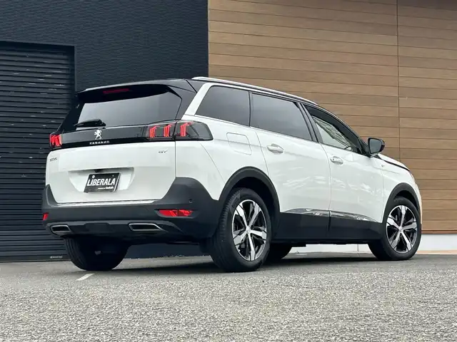 プジョー ５００８ GT ブルーHDi 宮崎県 2021(令3)年 3.7万km BLANC NACRE LEDライト/・オートライト/・インテリジェントハイビーム/・ブラインドスポットモニター/ブラックハーフレザーシート/・D席パワーシート/・DN席シートヒーター/ディスプレイオーディオ/・FM/・Bluetooth/・USB/・CarPlay/ワイヤレス充電/ハンズフリー電動リアゲート/アダプティブクルーズコントロール/・ダウンヒルアシストコントロール/純正18インチアルミホイール/純正フロアマット