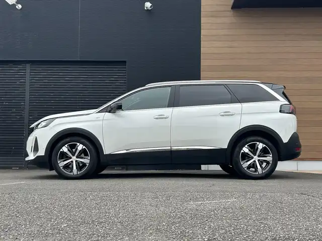プジョー ５００８ GT ブルーHDi 宮崎県 2021(令3)年 3.7万km BLANC NACRE LEDライト/・オートライト/・インテリジェントハイビーム/・ブラインドスポットモニター/ブラックハーフレザーシート/・D席パワーシート/・DN席シートヒーター/ディスプレイオーディオ/・FM/・Bluetooth/・USB/・CarPlay/ワイヤレス充電/ハンズフリー電動リアゲート/アダプティブクルーズコントロール/・ダウンヒルアシストコントロール/純正18インチアルミホイール/純正フロアマット