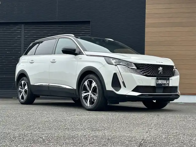 プジョー ５００８ GT ブルーHDi 宮崎県 2021(令3)年 3.7万km BLANC NACRE LEDライト/・オートライト/・インテリジェントハイビーム/・ブラインドスポットモニター/ブラックハーフレザーシート/・D席パワーシート/・DN席シートヒーター/ディスプレイオーディオ/・FM/・Bluetooth/・USB/・CarPlay/ワイヤレス充電/ハンズフリー電動リアゲート/アダプティブクルーズコントロール/・ダウンヒルアシストコントロール/純正18インチアルミホイール/純正フロアマット