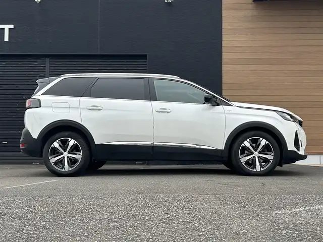 プジョー ５００８ GT ブルーHDi 宮崎県 2021(令3)年 3.7万km BLANC NACRE LEDライト/・オートライト/・インテリジェントハイビーム/・ブラインドスポットモニター/ブラックハーフレザーシート/・D席パワーシート/・DN席シートヒーター/ディスプレイオーディオ/・FM/・Bluetooth/・USB/・CarPlay/ワイヤレス充電/ハンズフリー電動リアゲート/アダプティブクルーズコントロール/・ダウンヒルアシストコントロール/純正18インチアルミホイール/純正フロアマット
