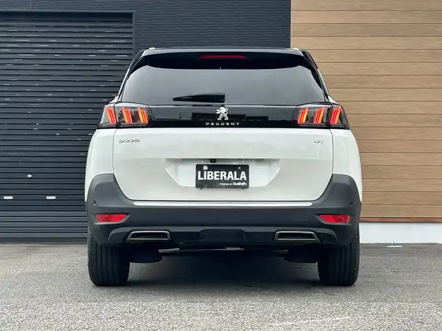 プジョー ５００８ GT ブルーHDi 宮崎県 2021(令3)年 3.7万km BLANC NACRE LEDライト/・オートライト/・インテリジェントハイビーム/・ブラインドスポットモニター/ブラックハーフレザーシート/・D席パワーシート/・DN席シートヒーター/ディスプレイオーディオ/・FM/・Bluetooth/・USB/・CarPlay/ワイヤレス充電/ハンズフリー電動リアゲート/アダプティブクルーズコントロール/・ダウンヒルアシストコントロール/純正18インチアルミホイール/純正フロアマット