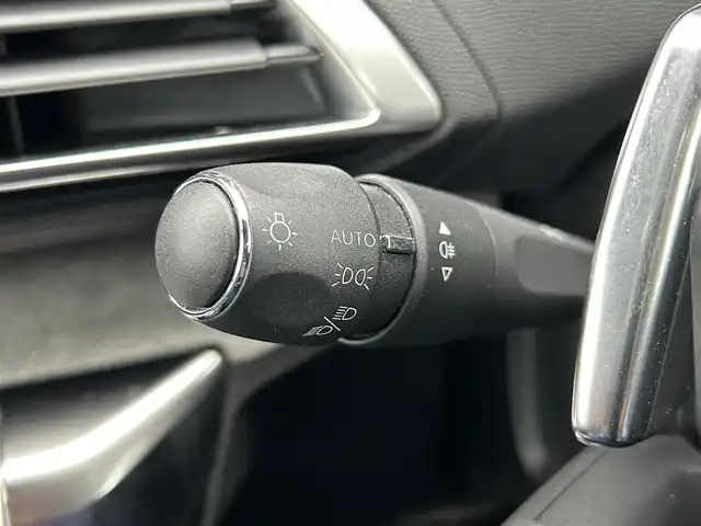 プジョー ５００８ GT ブルーHDi 宮崎県 2021(令3)年 3.7万km BLANC NACRE LEDライト/・オートライト/・インテリジェントハイビーム/・ブラインドスポットモニター/ブラックハーフレザーシート/・D席パワーシート/・DN席シートヒーター/ディスプレイオーディオ/・FM/・Bluetooth/・USB/・CarPlay/ワイヤレス充電/ハンズフリー電動リアゲート/アダプティブクルーズコントロール/・ダウンヒルアシストコントロール/純正18インチアルミホイール/純正フロアマット