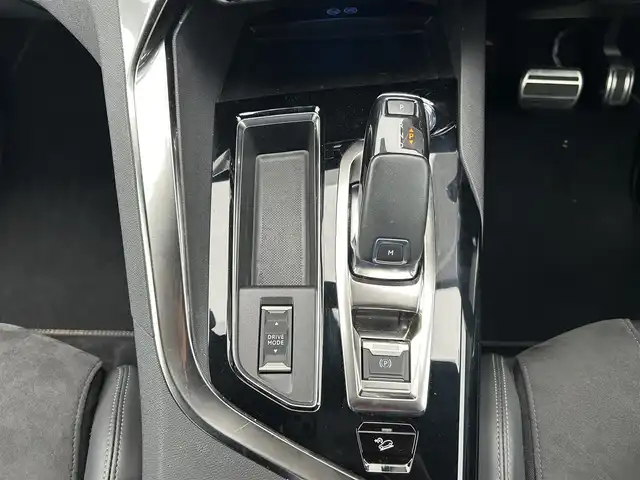 プジョー ５００８ GT ブルーHDi 宮崎県 2021(令3)年 3.7万km BLANC NACRE LEDライト/・オートライト/・インテリジェントハイビーム/・ブラインドスポットモニター/ブラックハーフレザーシート/・D席パワーシート/・DN席シートヒーター/ディスプレイオーディオ/・FM/・Bluetooth/・USB/・CarPlay/ワイヤレス充電/ハンズフリー電動リアゲート/アダプティブクルーズコントロール/・ダウンヒルアシストコントロール/純正18インチアルミホイール/純正フロアマット