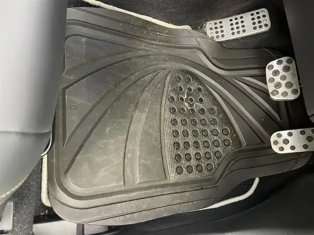 トヨタ カローラツーリング ハイブリッド ダブルバイビー 茨城県 2021(令3)年 6.6万km ブラックマイカ 純正ディスプレイオーディオ/ワンオーナー/バックカメラ/ETC/レーダークルーズコントロール/LEDヘッドライト/純正17インチアルミホイール/衝突軽減ブレーキ/横滑り防止装置/フロントフォグランプ/コーナーセンサー