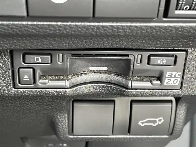 トヨタ カローラ クロス ハイブリッド Z 東京都 2025(令7)年 0.3万km ブラックマイカ ユーザー買取車/純正ナビ/＜フルセグ/AM/FM/BT/Miracast/USB入力端子＞/全周囲カメラ/追従クルコン/ビルトインＥＴＣ２．０/ＬＤＡ/ＢＳＭ/ＰＣＳ/ＰＤＡ/アドバンストパーク/パーキングセンサー/ドライブモード/パワーバックドア/ステアリングヒーター/シートベンチレーション/パワーシート/純正フルエアロ（モデリスタ）/純正AW/純正フロアマット/ヘッドライトレベライザー