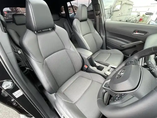 トヨタ カローラ クロス ハイブリッド Z 東京都 2025(令7)年 0.3万km ブラックマイカ ユーザー買取車/純正ナビ/＜フルセグ/AM/FM/BT/Miracast/USB入力端子＞/全周囲カメラ/追従クルコン/ビルトインＥＴＣ２．０/ＬＤＡ/ＢＳＭ/ＰＣＳ/ＰＤＡ/アドバンストパーク/パーキングセンサー/ドライブモード/パワーバックドア/ステアリングヒーター/シートベンチレーション/パワーシート/純正フルエアロ（モデリスタ）/純正AW/純正フロアマット/ヘッドライトレベライザー