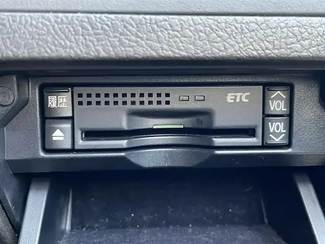 トヨタ クラウン アスリート スペシャルナビパッケージ 福岡県 2010(平22)年 16.2万km ホワイトパールクリスタルシャイン 純正メーカーナビ/Bluetooth対応/フルセグTV（DVD再生機能あり）/AM/FM/バックカメラ/ビルトインETC/USB入力端子/全席パワーウィンドウ/AUTOエアコン/クルーズコントロール/プッシュスタート/純正フロアマット/純正アルミホイール/横滑り防止装置/AUTOライト/ABS/取扱説明書/スペアキー/スマートキー