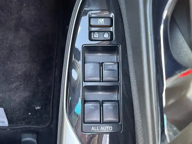 トヨタ クラウン アスリート スペシャルナビパッケージ 福岡県 2010(平22)年 16.2万km ホワイトパールクリスタルシャイン 純正メーカーナビ/Bluetooth対応/フルセグTV（DVD再生機能あり）/AM/FM/バックカメラ/ビルトインETC/USB入力端子/全席パワーウィンドウ/AUTOエアコン/クルーズコントロール/プッシュスタート/純正フロアマット/純正アルミホイール/横滑り防止装置/AUTOライト/ABS/取扱説明書/スペアキー/スマートキー