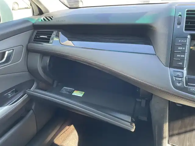 トヨタ クラウン アスリート スペシャルナビパッケージ 福岡県 2010(平22)年 16.2万km ホワイトパールクリスタルシャイン 純正メーカーナビ/Bluetooth対応/フルセグTV（DVD再生機能あり）/AM/FM/バックカメラ/ビルトインETC/USB入力端子/全席パワーウィンドウ/AUTOエアコン/クルーズコントロール/プッシュスタート/純正フロアマット/純正アルミホイール/横滑り防止装置/AUTOライト/ABS/取扱説明書/スペアキー/スマートキー