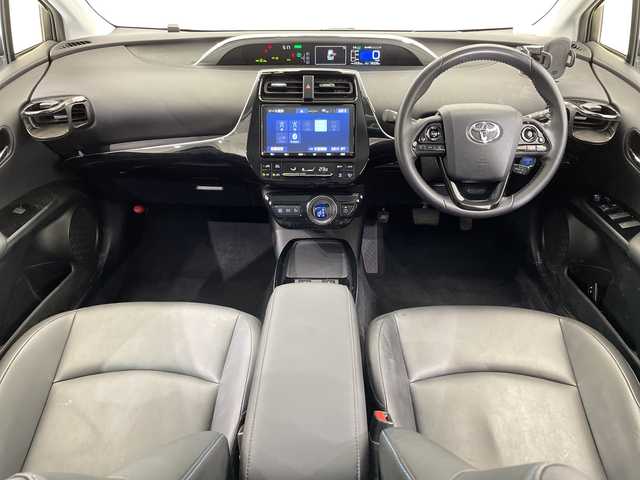 トヨタ プリウス A ツーリングセレクション 栃木県 2019(令1)年 2.5万km ホワイトパールクリスタルシャイン 純正SDナビ/（CD/フルセグTV/Bluetooth/SD）/バックカメラ/トヨタセーフティセンス/コーナーセンサー/ビルトインETC2.0/前方ドライブレコーダー/合皮シート/運転席パワーシート/前席シートヒーター/禁煙車/オートライト/LEDヘッドライト/横滑り防止装置/スマートキー/プッシュスタート/ステアリングスイッチ/革巻きステアリング/ウィンカーミラー/純正17インチアルミホイール/ヘッドアップディスプレイ/パーキングアシスト/BSM