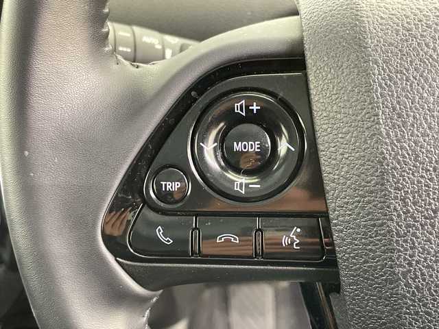 トヨタ プリウス A ツーリングセレクション 栃木県 2019(令1)年 2.5万km ホワイトパールクリスタルシャイン 純正SDナビ/（CD/フルセグTV/Bluetooth/SD）/バックカメラ/トヨタセーフティセンス/コーナーセンサー/ビルトインETC2.0/前方ドライブレコーダー/合皮シート/運転席パワーシート/前席シートヒーター/禁煙車/オートライト/LEDヘッドライト/横滑り防止装置/スマートキー/プッシュスタート/ステアリングスイッチ/革巻きステアリング/ウィンカーミラー/純正17インチアルミホイール/ヘッドアップディスプレイ/パーキングアシスト/BSM