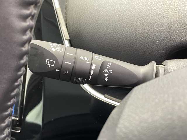 トヨタ プリウス A ツーリングセレクション 栃木県 2019(令1)年 2.5万km ホワイトパールクリスタルシャイン 純正SDナビ/（CD/フルセグTV/Bluetooth/SD）/バックカメラ/トヨタセーフティセンス/コーナーセンサー/ビルトインETC2.0/前方ドライブレコーダー/合皮シート/運転席パワーシート/前席シートヒーター/禁煙車/オートライト/LEDヘッドライト/横滑り防止装置/スマートキー/プッシュスタート/ステアリングスイッチ/革巻きステアリング/ウィンカーミラー/純正17インチアルミホイール/ヘッドアップディスプレイ/パーキングアシスト/BSM