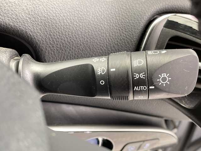 トヨタ プリウス A ツーリングセレクション 栃木県 2019(令1)年 2.5万km ホワイトパールクリスタルシャイン 純正SDナビ/（CD/フルセグTV/Bluetooth/SD）/バックカメラ/トヨタセーフティセンス/コーナーセンサー/ビルトインETC2.0/前方ドライブレコーダー/合皮シート/運転席パワーシート/前席シートヒーター/禁煙車/オートライト/LEDヘッドライト/横滑り防止装置/スマートキー/プッシュスタート/ステアリングスイッチ/革巻きステアリング/ウィンカーミラー/純正17インチアルミホイール/ヘッドアップディスプレイ/パーキングアシスト/BSM