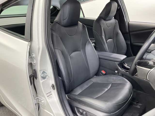 トヨタ プリウス A ツーリングセレクション 栃木県 2019(令1)年 2.5万km ホワイトパールクリスタルシャイン 純正SDナビ/（CD/フルセグTV/Bluetooth/SD）/バックカメラ/トヨタセーフティセンス/コーナーセンサー/ビルトインETC2.0/前方ドライブレコーダー/合皮シート/運転席パワーシート/前席シートヒーター/禁煙車/オートライト/LEDヘッドライト/横滑り防止装置/スマートキー/プッシュスタート/ステアリングスイッチ/革巻きステアリング/ウィンカーミラー/純正17インチアルミホイール/ヘッドアップディスプレイ/パーキングアシスト/BSM