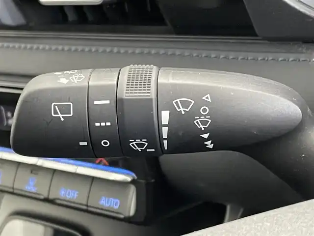 トヨタ ヴォクシー ハイブリッド S－Z 埼玉県 2024(令6)年 1.3万km アティチュードブラックマイカ モデリスタエアロ/10.5インチディスプレイオーディオ/　CD DVD　Bluetooth　AppleCarPlay　フルセグ/14インチフリップダウンモニター/ＡＬＰＩＮＥミラー型ドライブレコーダー/両側パワースライドドア/バックカメラ/レーダークルーズコントロール/ビルトインＥＴＣ２．０/ハーフレザーシート/シートヒーター/コーナーセンサー/オートブレーキホールド/プリクラッシュセーフティ/純正１７インチアルミホイール/社外テールランプ/LEDオートライト