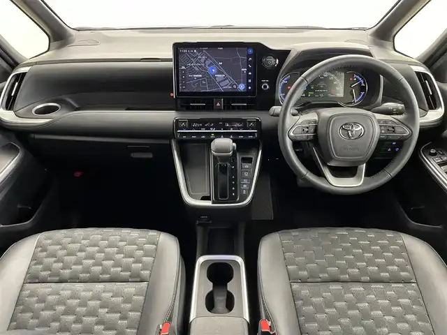 トヨタ ヴォクシー ハイブリッド S－Z 埼玉県 2024(令6)年 1.3万km アティチュードブラックマイカ モデリスタエアロ/10.5インチディスプレイオーディオ/　CD DVD　Bluetooth　AppleCarPlay　フルセグ/14インチフリップダウンモニター/ＡＬＰＩＮＥミラー型ドライブレコーダー/両側パワースライドドア/バックカメラ/レーダークルーズコントロール/ビルトインＥＴＣ２．０/ハーフレザーシート/シートヒーター/コーナーセンサー/オートブレーキホールド/プリクラッシュセーフティ/純正１７インチアルミホイール/社外テールランプ/LEDオートライト