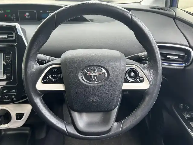 トヨタ プリウス S ツーリングセレクション 岡山県 2015(平27)年 12.7万km ダークブルーマイカM (株)IDOMが運営する【じしゃロン岡山店】の自社ローン専用車両です。こちらは現金またはオートローンご利用時の価格です。 自社ローンご希望の方は別途その旨お申し付け下さい/＊スマートキー/＊プッシュスタート/＊ETC/＊Bluetooth/＊アイドリングストップ/＊社外ナビ/＊フルセグ/＊バックカメラ