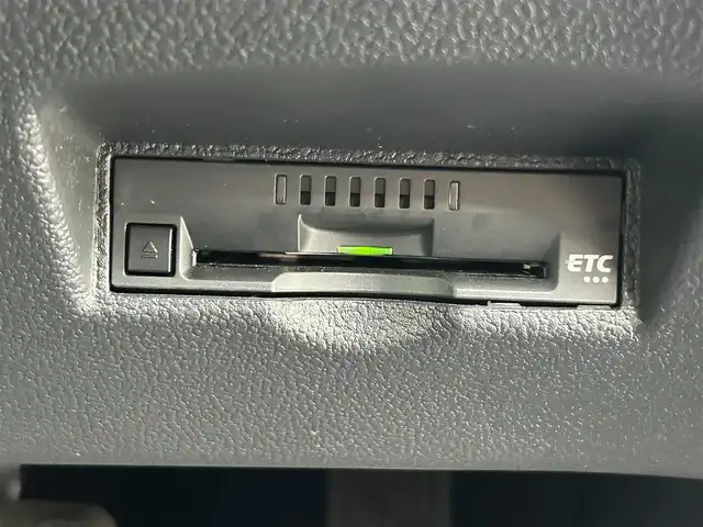 トヨタ プリウス S ツーリングセレクション 岡山県 2015(平27)年 12.7万km ダークブルーマイカM (株)IDOMが運営する【じしゃロン岡山店】の自社ローン専用車両です。こちらは現金またはオートローンご利用時の価格です。 自社ローンご希望の方は別途その旨お申し付け下さい/＊スマートキー/＊プッシュスタート/＊ETC/＊Bluetooth/＊アイドリングストップ/＊社外ナビ/＊フルセグ/＊バックカメラ