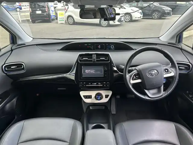 トヨタ プリウス S ツーリングセレクション 岡山県 2015(平27)年 12.7万km ダークブルーマイカM (株)IDOMが運営する【じしゃロン岡山店】の自社ローン専用車両です。こちらは現金またはオートローンご利用時の価格です。 自社ローンご希望の方は別途その旨お申し付け下さい/＊スマートキー/＊プッシュスタート/＊ETC/＊Bluetooth/＊アイドリングストップ/＊社外ナビ/＊フルセグ/＊バックカメラ