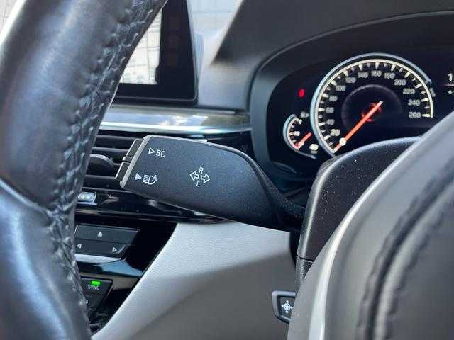 ＢＭＷ ５３０ｉ Mスポーツ 埼玉県 2018(平30)年 4.5万km サファイアブラックP 白革シート　/ＡＣＣ　/ＨＵＤ　/純正ナビ　/３６０度カメラ　/フルセグＴＶ　/パワーシート　/シートヒーター　/パワートランク　/アンビエントライト　/ほし純正１９インチＡＷ　/ドライブレコーダー　/ＥＴＣ