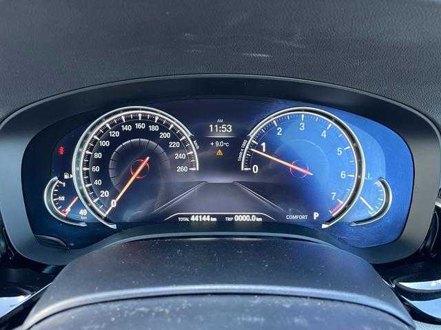 ＢＭＷ ５３０ｉ Mスポーツ 埼玉県 2018(平30)年 4.5万km サファイアブラックP 白革シート　/ＡＣＣ　/ＨＵＤ　/純正ナビ　/３６０度カメラ　/フルセグＴＶ　/パワーシート　/シートヒーター　/パワートランク　/アンビエントライト　/ほし純正１９インチＡＷ　/ドライブレコーダー　/ＥＴＣ