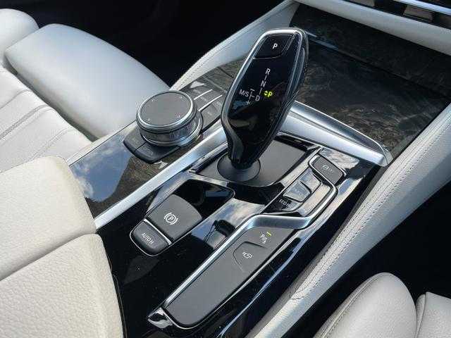 ＢＭＷ ５３０ｉ Mスポーツ 埼玉県 2018(平30)年 4.5万km サファイアブラックP 白革シート　/ＡＣＣ　/ＨＵＤ　/純正ナビ　/３６０度カメラ　/フルセグＴＶ　/パワーシート　/シートヒーター　/パワートランク　/アンビエントライト　/ほし純正１９インチＡＷ　/ドライブレコーダー　/ＥＴＣ