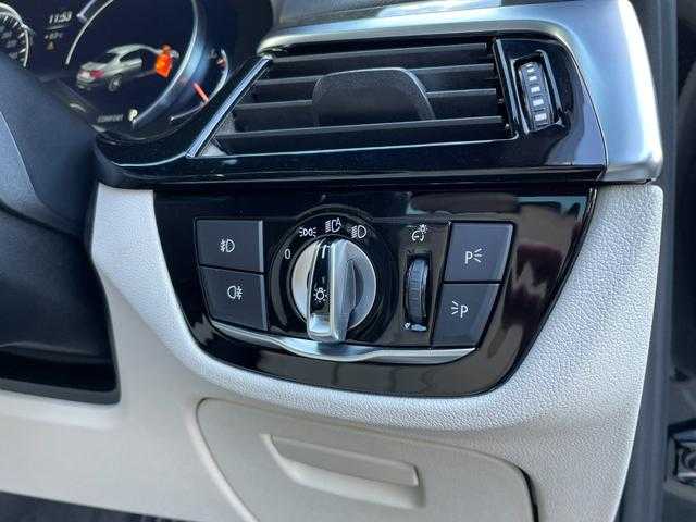 ＢＭＷ ５３０ｉ Mスポーツ 埼玉県 2018(平30)年 4.5万km サファイアブラックP 白革シート　/ＡＣＣ　/ＨＵＤ　/純正ナビ　/３６０度カメラ　/フルセグＴＶ　/パワーシート　/シートヒーター　/パワートランク　/アンビエントライト　/ほし純正１９インチＡＷ　/ドライブレコーダー　/ＥＴＣ