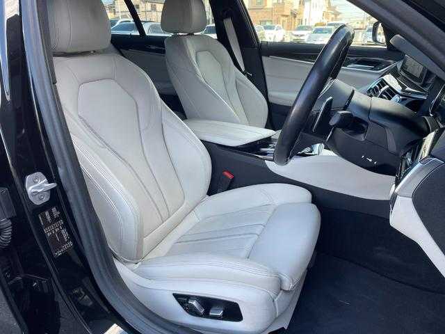 ＢＭＷ ５３０ｉ Mスポーツ 埼玉県 2018(平30)年 4.5万km サファイアブラックP 白革シート　/ＡＣＣ　/ＨＵＤ　/純正ナビ　/３６０度カメラ　/フルセグＴＶ　/パワーシート　/シートヒーター　/パワートランク　/アンビエントライト　/ほし純正１９インチＡＷ　/ドライブレコーダー　/ＥＴＣ