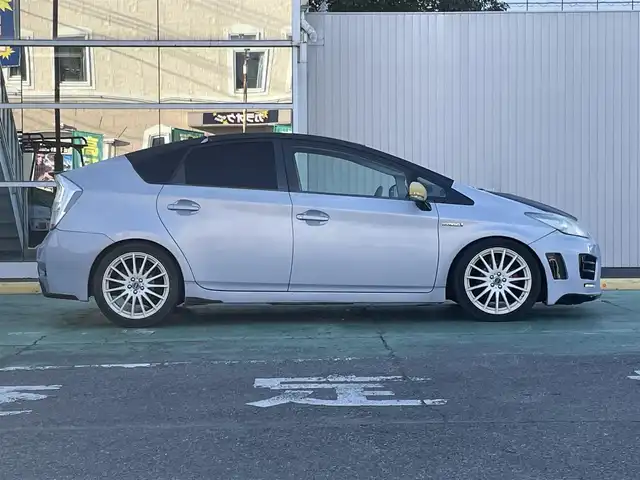 トヨタ プリウス S 埼玉県 2010(平22)年 14.9万km アイスバーグシルバーマイカメタリック 新車時保証書/取扱説明書/社外ナビ/　（フルセグTV/BT/CD・DVD/SD/USB)/プッシュスタート/オートライト/社外LEDヘッドライト/純正フォグライト/ステアリングスイッチ/ETC/ヘッドライトレベライザー/社外コイルスプリング/社外バケットシート/社外スピーカーシステム/タイヤサイズ　　225/45/R18