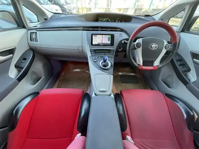 トヨタ プリウス S 埼玉県 2010(平22)年 14.9万km アイスバーグシルバーマイカメタリック 新車時保証書/取扱説明書/社外ナビ/　（フルセグTV/BT/CD・DVD/SD/USB)/プッシュスタート/オートライト/社外LEDヘッドライト/純正フォグライト/ステアリングスイッチ/ETC/ヘッドライトレベライザー/社外コイルスプリング/社外バケットシート/社外スピーカーシステム/タイヤサイズ　　225/45/R18