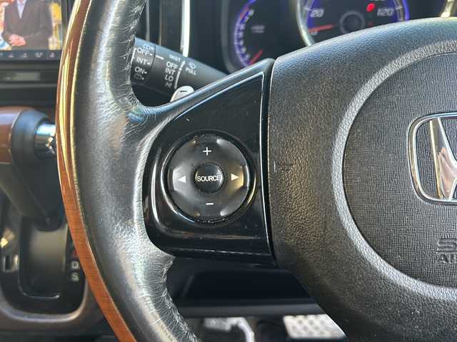 ホンダ Ｎ ＯＮＥ プレミアム ツアラー Lパッケージ 高知県 2013(平25)年 9.2万km プレミアムホワイトパール ７インチナビ/・Ｂｌｕｅｔｏｏｔｈオーディオ/・フルセグＴＶ/・ＣＤ・ＤＶＤ/ＥＴＣ/バックカメラ/ETC/クルーズコントロール/オートライト