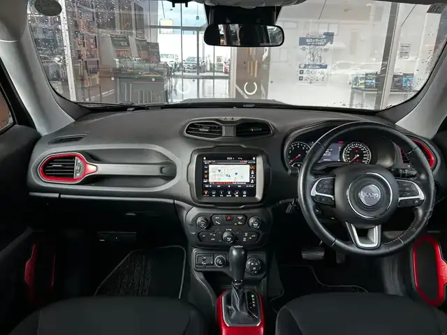 クライスラー・ジープ ジープ レネゲード トレイルホーク 富山県 2020(令2)年 6.4万km 黒 純正メモリナビ/フルセグTV /Bluetooth接続/AM/FMラジオ/バックカメラ/OP CDデッキ/プッシュスタート/アイドリングストップ/フォグランプ /ETC2.0/ルーフレール/ヒルアシスト/レーンセンス/横滑り防止/ブラインドスポットモニター