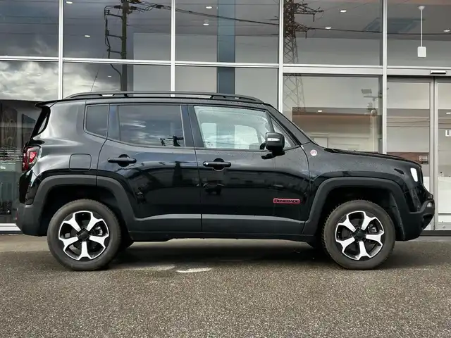 クライスラー・ジープ ジープ レネゲード トレイルホーク 富山県 2020(令2)年 6.4万km 黒 純正メモリナビ/フルセグTV /Bluetooth接続/AM/FMラジオ/バックカメラ/OP CDデッキ/プッシュスタート/アイドリングストップ/フォグランプ /ETC2.0/ルーフレール/ヒルアシスト/レーンセンス/横滑り防止/ブラインドスポットモニター