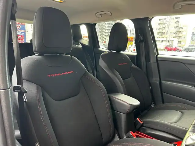 クライスラー・ジープ ジープ レネゲード トレイルホーク 富山県 2020(令2)年 6.4万km 黒 純正メモリナビ/フルセグTV /Bluetooth接続/AM/FMラジオ/バックカメラ/OP CDデッキ/プッシュスタート/アイドリングストップ/フォグランプ /ETC2.0/ルーフレール/ヒルアシスト/レーンセンス/横滑り防止/ブラインドスポットモニター