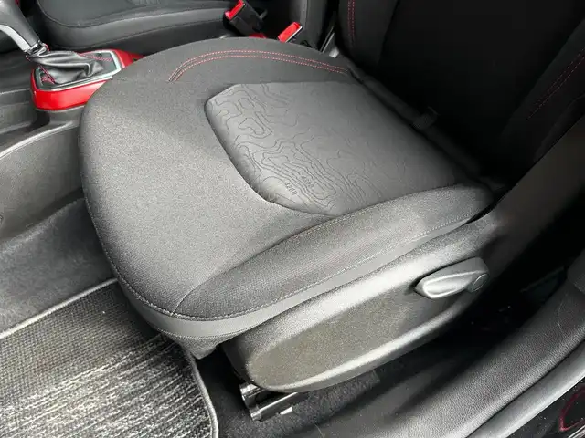 クライスラー・ジープ ジープ レネゲード トレイルホーク 富山県 2020(令2)年 6.4万km 黒 純正メモリナビ/フルセグTV /Bluetooth接続/AM/FMラジオ/バックカメラ/OP CDデッキ/プッシュスタート/アイドリングストップ/フォグランプ /ETC2.0/ルーフレール/ヒルアシスト/レーンセンス/横滑り防止/ブラインドスポットモニター