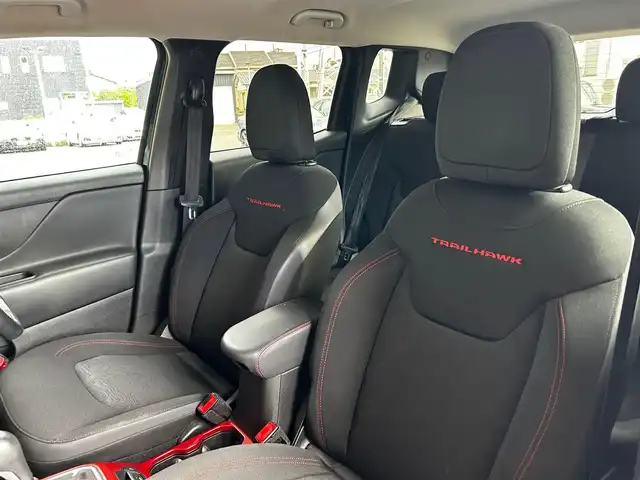 クライスラー・ジープ ジープ レネゲード トレイルホーク 富山県 2020(令2)年 6.4万km 黒 純正メモリナビ/フルセグTV /Bluetooth接続/AM/FMラジオ/バックカメラ/OP CDデッキ/プッシュスタート/アイドリングストップ/フォグランプ /ETC2.0/ルーフレール/ヒルアシスト/レーンセンス/横滑り防止/ブラインドスポットモニター