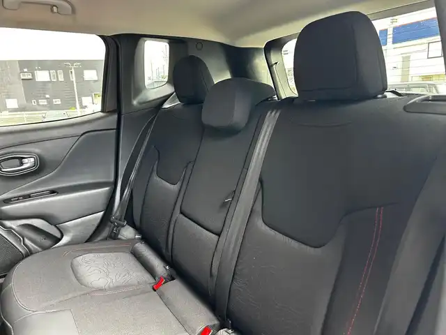 クライスラー・ジープ ジープ レネゲード トレイルホーク 富山県 2020(令2)年 6.4万km 黒 純正メモリナビ/フルセグTV /Bluetooth接続/AM/FMラジオ/バックカメラ/OP CDデッキ/プッシュスタート/アイドリングストップ/フォグランプ /ETC2.0/ルーフレール/ヒルアシスト/レーンセンス/横滑り防止/ブラインドスポットモニター