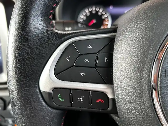 クライスラー・ジープ ジープ レネゲード トレイルホーク 富山県 2020(令2)年 6.4万km 黒 純正メモリナビ/フルセグTV /Bluetooth接続/AM/FMラジオ/バックカメラ/OP CDデッキ/プッシュスタート/アイドリングストップ/フォグランプ /ETC2.0/ルーフレール/ヒルアシスト/レーンセンス/横滑り防止/ブラインドスポットモニター