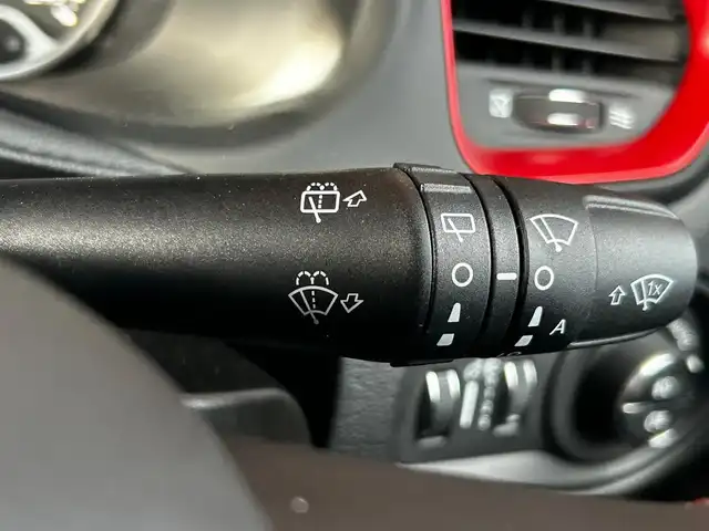 クライスラー・ジープ ジープ レネゲード トレイルホーク 富山県 2020(令2)年 6.4万km 黒 純正メモリナビ/フルセグTV /Bluetooth接続/AM/FMラジオ/バックカメラ/OP CDデッキ/プッシュスタート/アイドリングストップ/フォグランプ /ETC2.0/ルーフレール/ヒルアシスト/レーンセンス/横滑り防止/ブラインドスポットモニター