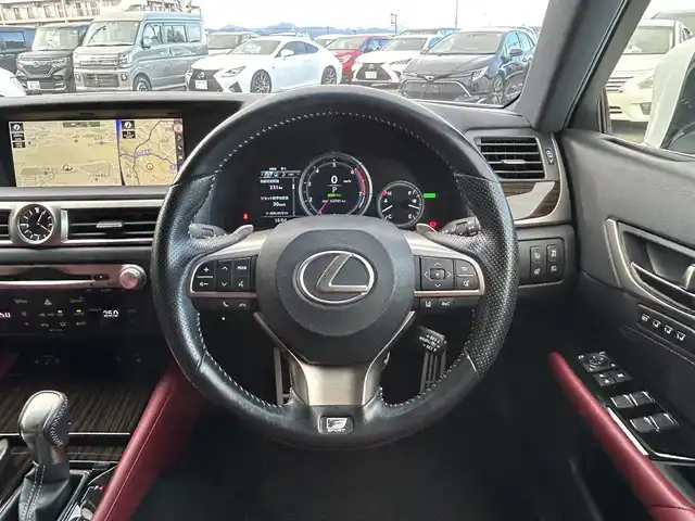 レクサス ＧＳ 300h Fスポーツ 東京都 2016(平28)年 6.6万km ホワイトノーヴァガラスフレーク レクサスセーフティシステム/・プリクラッシュセーフティ/・レーンキーピングアシスト/・レーンディパーチャーアラート/・オートマチックハイビーム /・レーダークルーズコントロール/・クリアランスソナー/・ロードサインアシスト/サンルーフ/オプションエアロ/ダウンサス/純正ナビ/フルセグTV/バックカメラ/パワーシート/シートベンチレーション/シートヒーター/ステアリングヒーター/パドルシフト/ETC2.0/LEDヘッドライト/オートライト/フォグランプ/19インチ純正アルミホイール/純正フロアマット