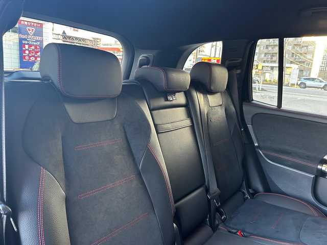 メルセデス・ベンツ Ｍ・ベンツ ＧＬＢ２００ｄ 4マチック AMGライン 富山県 2022(令4)年 2.1万km 黒 レーダーセーフティパッケージ/ワンオーナー/アイドリングストップ/ACC/3列シート/360°カメラ/ハーフレザー/LEDライト/ETC2.0/パワーバックドア/プッシュスタート/HDDナビ/Bluetooth接続/D/N席パワーシート/シートヒーター