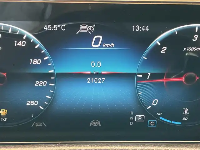 メルセデス・ベンツ Ｍ・ベンツ ＧＬＢ２００ｄ 4マチック AMGライン 熊本県 2022(令4)年 2.1万km コスモスブラック ・ワンオーナー/・スマートキー/・プッシュスタート/・アクティブステアリングアシスト/・DSR/・道路標識アシスト/・アクティブレーンキーピングアシスト/・アクティブブレーキアシスト/・アテンションアシスト/・ブラインドスポットモニター/・レーンチェンジアシスト/・インテリジェントライトシステム/・ハーフレザーシート/・前席パワーシート/・前席シートヒーター/・純正HDDナビ/　【Bluetooth・USB・AppleCarPlay/・全方位から】/・ETC2.0/・パワーバックドア/・LEDヘッドランプ/・保証書/取説