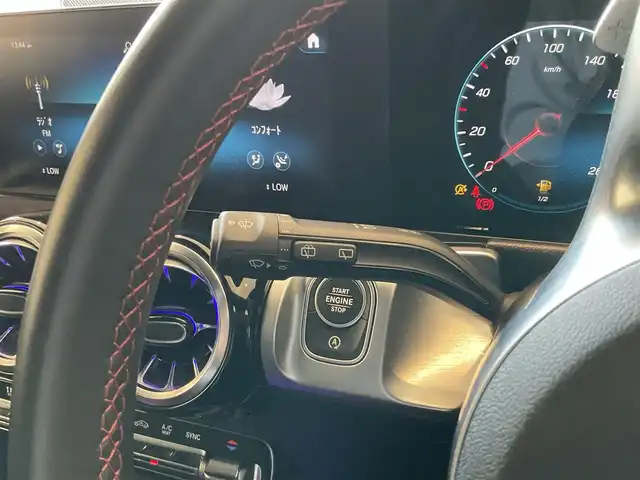 メルセデス・ベンツ Ｍ・ベンツ ＧＬＢ２００ｄ 4マチック AMGライン 熊本県 2022(令4)年 2.1万km コスモスブラック ・ワンオーナー/・スマートキー/・プッシュスタート/・アクティブステアリングアシスト/・DSR/・道路標識アシスト/・アクティブレーンキーピングアシスト/・アクティブブレーキアシスト/・アテンションアシスト/・ブラインドスポットモニター/・レーンチェンジアシスト/・インテリジェントライトシステム/・ハーフレザーシート/・前席パワーシート/・前席シートヒーター/・純正HDDナビ/　【Bluetooth・USB・AppleCarPlay/・全方位から】/・ETC2.0/・パワーバックドア/・LEDヘッドランプ/・保証書/取説
