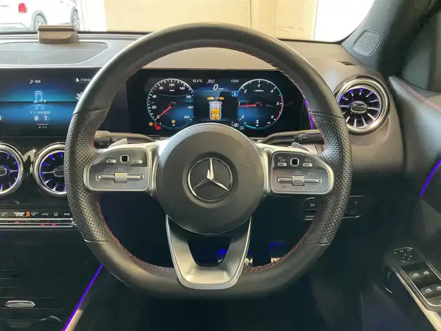 メルセデス・ベンツ Ｍ・ベンツ ＧＬＢ２００ｄ 4マチック AMGライン 熊本県 2022(令4)年 2.1万km コスモスブラック ・ワンオーナー/・スマートキー/・プッシュスタート/・アクティブステアリングアシスト/・DSR/・道路標識アシスト/・アクティブレーンキーピングアシスト/・アクティブブレーキアシスト/・アテンションアシスト/・ブラインドスポットモニター/・レーンチェンジアシスト/・インテリジェントライトシステム/・ハーフレザーシート/・前席パワーシート/・前席シートヒーター/・純正HDDナビ/　【Bluetooth・USB・AppleCarPlay/・全方位から】/・ETC2.0/・パワーバックドア/・LEDヘッドランプ/・保証書/取説