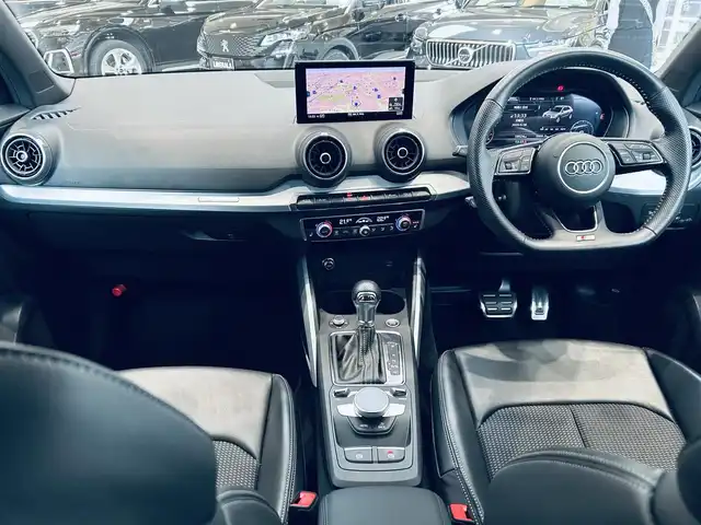 アウディ Ｑ２ 30TFSIスポーツ 大阪府 2020(令2)年 1.9万km 黒 Sラインパッケージ/ハーフレザー/シートヒーター/純正ナビ/バックカメラ/TV/純正18インチAW/ACC/電動リアゲート/パドルシフト/クリアランスソナー/バーチャルコックピット