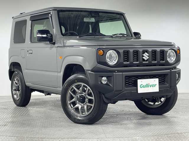 スズキ ジムニー XC 神奈川県 2025(令7)年 0.1万km未満 ミディアムグレー 届出済未使用車/４WD/スズキセーフティサポート/デュアルセンサーブレーキサポート/レーンキープアシスト/クルーズコントロール/アイドリングストップ/リアパーキングセンサー/前席シートヒーター/ヘッドライトウォッシャー/革巻きステアリング/ダウンヒルアシストコントロール/LEDオートライト/フォグランプ/ハードカバー付き背面タイヤ/ターボ車