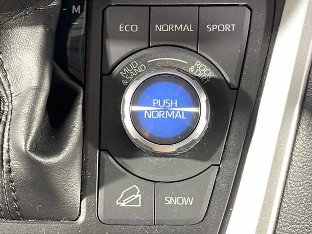 トヨタ ＲＡＶ４ アドベンチャー 福岡県 2020(令2)年 1.6万km アティチュードブラックマイカ アルパイン製純正ナビ/追従クルーズコントロール/フルセグ/Bluetooth/フリップダウンモニター/ETC/シートヒーター/エアシート/４WD/前後コーナーセンサー/バックカメラ/ABS/パーキングアシスト/ロードサインアシスト/ステアリングヒーター/Wエアバッグ/カーテンエアバッグ/横滑り防止/衝突被害軽減システム/純正アルミホイール/オートライト/オートハイビーム/CD/DVD/HDMI/スマートキー/プッシュスタート