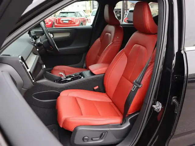 ボルボ ＸＣ４０ T4 AWD インスクリプション 長野県 2018(平30)年 3.8万km 黒 赤革シート /純正ナビTV /360°カメラ /CarPlay /harman/kardon /ACC /衝突軽減ブレーキ /LKA /BSM /パワーシート/ヒーター/ステアヒーター /パワーバックドア /スマートキー /純正19AW /LEDライト